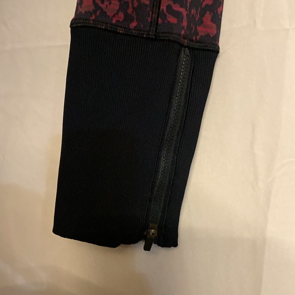 Lululemon Rebel Runner Mid-Rise Crop leggings, size 4 color Black/Burgundy - Picture 8 of 13